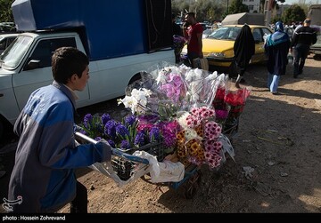 شلوغی بازار گل در روزهای کرونایی