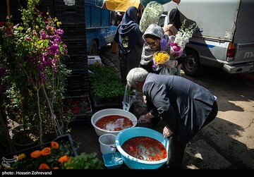 شلوغی بازار گل در روزهای کرونایی