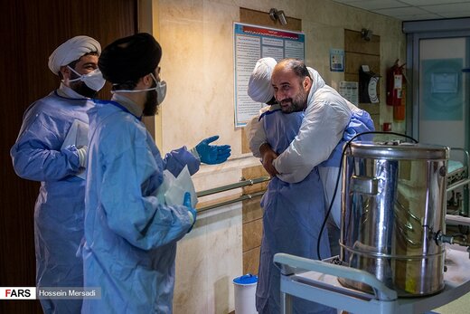 تحویل سال نو در بخش کرونای بیمارستان بقیه الله (عج)