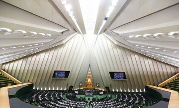 میکرفون نوبخت در مجلس قطع شد /الیاس نادران به روحانی: استیضاحت می کنیم /حواشی روز جنجالی مجلس