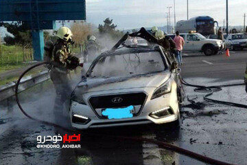 ببینید | انفجار عجیب سوناتا در اتوبان قم به خاطر ضدعفونی با الکل!