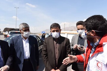 تیم های هلال احمر با حمایت مسئولان و نیروی انتظامی به سنجش سلامت مردم می پردازند