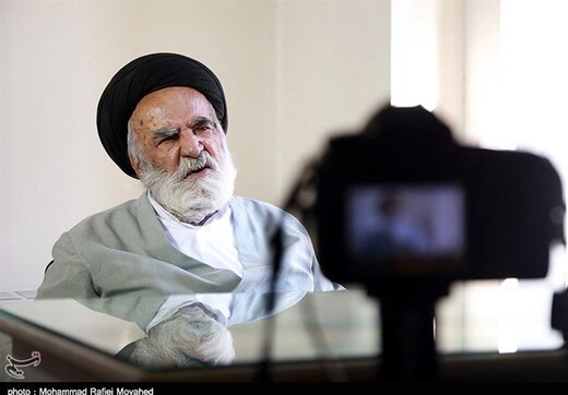 تنها وصی شرعی امام خمینی که امروز درگذشت / وصیت‌نامه امام دست چه‌کسانی بود؟/ ماجرای تشکیل شورایی از فقهان در بیت رهبری / یک ماموریت ویژه برای ناطق نوری