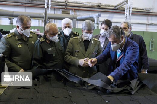 بازدید وزیر دفاع از کارخانه تولید ماسک و مواد ضد عفونی کننده