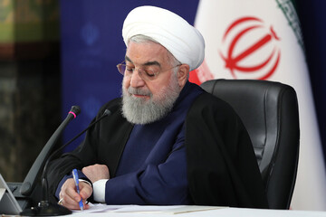 الرئيس روحاني يؤكد ضرورة الحفاظ على امن العمل للعمال