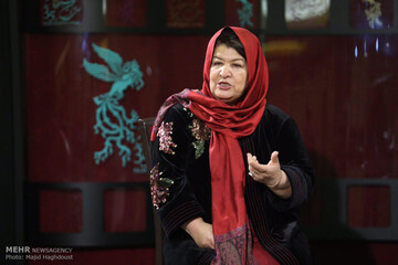 انتقاد پوران درخشنده از ساخت فیلم‌های بی‌خاصیت