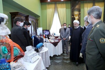 الرئيس روحاني يتفقد معرض الانجازات الوطنية لمكافحة فيروس كورونا