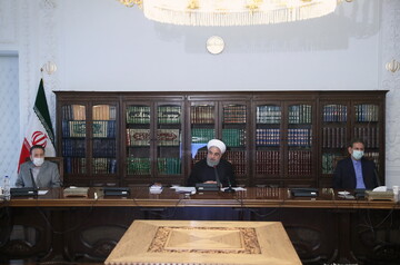 روحاني يثني على مكرمة قائد الثورة بمنح الحكومة مليار يورو من صندوق التنمية الوطنية
