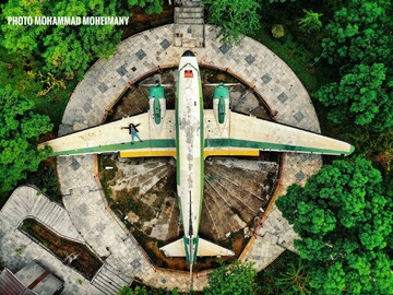 عکس | این هواپیمای آمریکایی وسط شهر تهران نشسته!