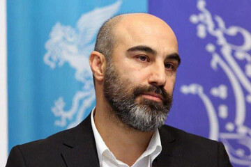 عکس | دعوت به ماندن در خانه به سبک نقی معمولی!