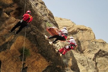 امدادرسانی به ۵ حادثه دیده در ارتفاعات کمرکوه قم