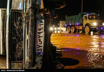 جاری شدن سیل در جاده قم-اراک