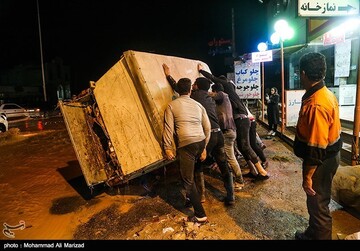 جاری شدن سیل در جاده قم-اراک
