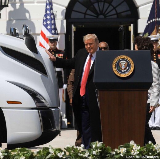 ترامپ:  کامیون داران آمریکایی منبع حیات اقتصاد هستند