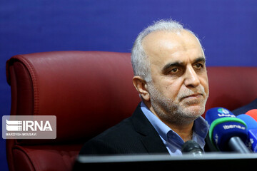 وزير الاقتصاد الايراني: الحكومة ستطرح للبيع اسهمها في 3 بنوك وشركتي ضمان