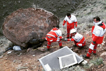 عکس | سقوط مرگبار سنگ 50 تنی بر روی جستجوگر عتیقه