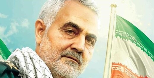 آخرین عکس از حاج قاسم سلیمانی در حرم حضرت علی (ع) آخرین عکس از حاج قاسم سلیمانی در حرم حضرت علی (ع)