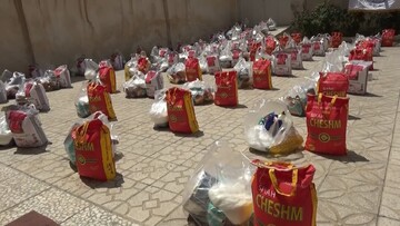 توزیع بیش از ۳ هزار دست پوشاک بین خانواده های آسیب دیده از کرونا در کاشان