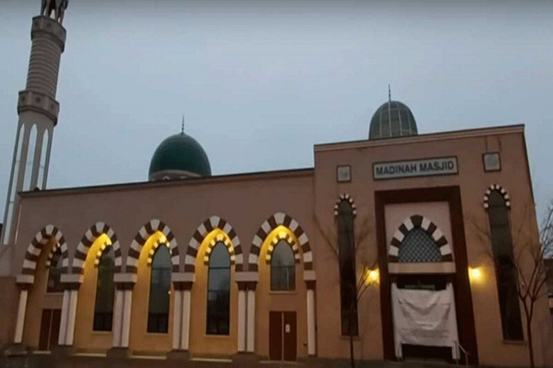 ببینید | شیوه جالب یک آمریکایی برای خواندن اذان در مسجد
