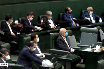 ببینید | فاصله گذاری اجتماعی در صحن علنی مجلس رعایت نشد