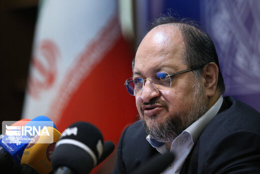 شریعتمداری: سه میلیون خانوار کمک بلاعوض می‌گیرند