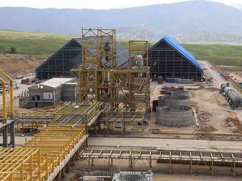 ۵۶ پروژه صنعتی و زیرساختی در استان فارس در آستانه دهه فجر برای آغاز فعالیت آماده شدهاند. ۵۶ پروژه صنعتی و زیرساختی در استان فارس در آستانه دهه فجر برای آغاز فعالیت آماده شدهاند.