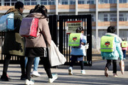 ببینید | اقدامات ضدکرونایی مدارس چین برای دانش آموزان قبل از ورود به کلاس