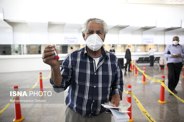 تصاویر | رانندگان تاکسی شیراز تست کرونا دادند