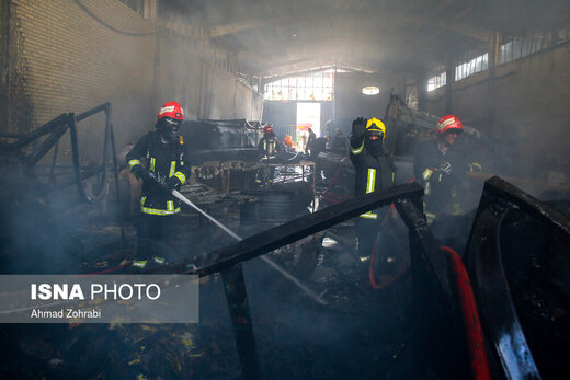 آتش سوزی در کارخانه کفش قم