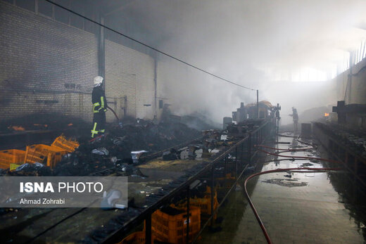 آتش سوزی در کارخانه کفش قم