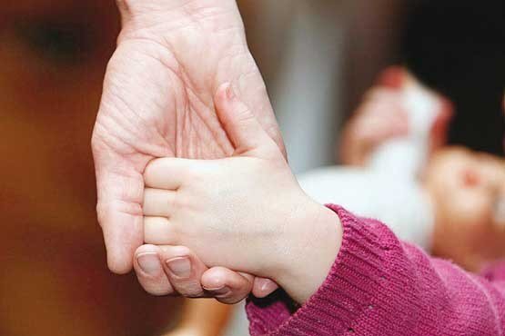 مادری بدون ازدواج؛ روایت چالش‌های فرزندخواندگی زنان مجرد در ایران