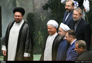 عکس معروف ترین چهره سیاسی که اختتامیه مجلس دهم را ندید