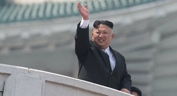 رهبر کره شمالی دوباره آفتابی شد/عکس