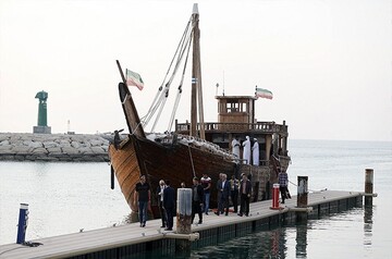 بومگردی دریایی با لنج بادبانی در آب های جزیره کیش  