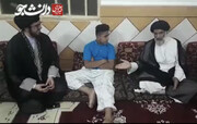 ببینید | عذرخواهی امام جمعه اهواز از پسر مجروح روز سوم خرداد در غیزانیه