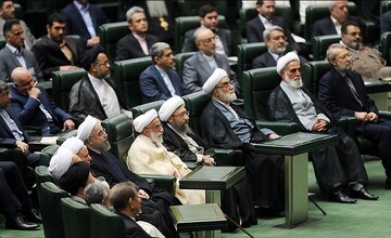 روحانی، جنتی و رئیسی میهمانان ویژه جلسه افتتاحیه مجلس یازدهم /منتخبان پارلمان به مرقد امام(ره) نمی‌روند