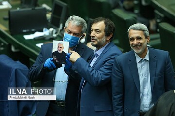عکس های یادگاری با شهید سلیمانی در افتتاحیه مجلس یازدهم