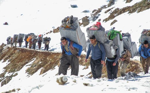 2100 شغل برکت برای کولبران سردشت و پیرانشهر