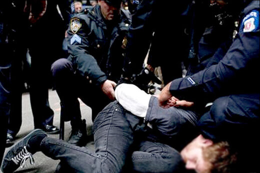 ببینید | پلیس آمریکا حالا همه را از دم می‌زند؛ اعتراض به کشته شدن مرد سیاه پوست به منهتن رسید