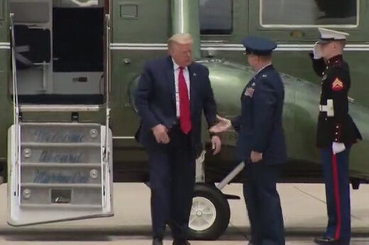 ببینید | ترامپ از ترس کرونا به سرهنگ نیروی هوایی آمریکا دست نداد!