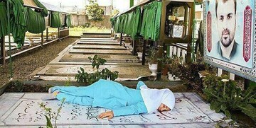 عکسِ دختر شهیدی که حضرت آقا سراغش را گرفت