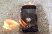 ببینید | آتش گرفتن ناگهانی موبایل در جیب فروشنده پتو در قم