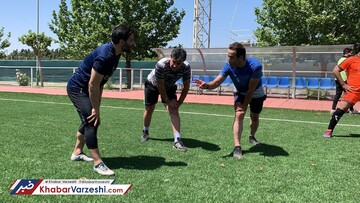 دیدار عادل فردوسی‌پور و علی کریمی در زمین فوتبال