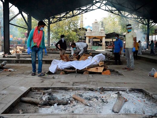 سوزاندن قربانیان کرونا در هند