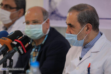 رونمایی از جدیدترین داروی مبارزه با کرونا با حضور علی اکبر ولایتی و فرمانده ستاد مبارزه با کرونا استان تهران
