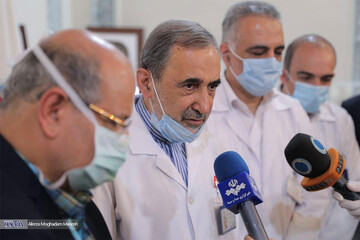رونمایی از جدیدترین داروی مبارزه با کرونا با حضور علی اکبر ولایتی و فرمانده ستاد مبارزه با کرونا استان تهران