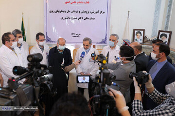 رونمایی از جدیدترین داروی مبارزه با کرونا با حضور علی اکبر ولایتی و فرمانده ستاد مبارزه با کرونا استان تهران