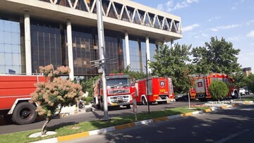 آتش‌سوزی در ساختمان شیشه‌ای صداوسیما مهار شد