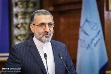 قاضی منصوری در رومانی دستگیر شد