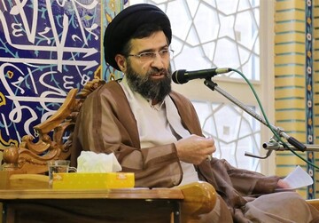 کارشناس برنامه «سمت خدا»: استندآپ کمدی زنان در تلویزیون اشکال دارد